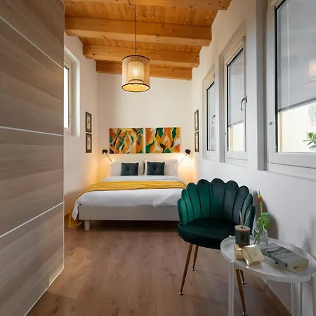 Via Marconi Couette-café